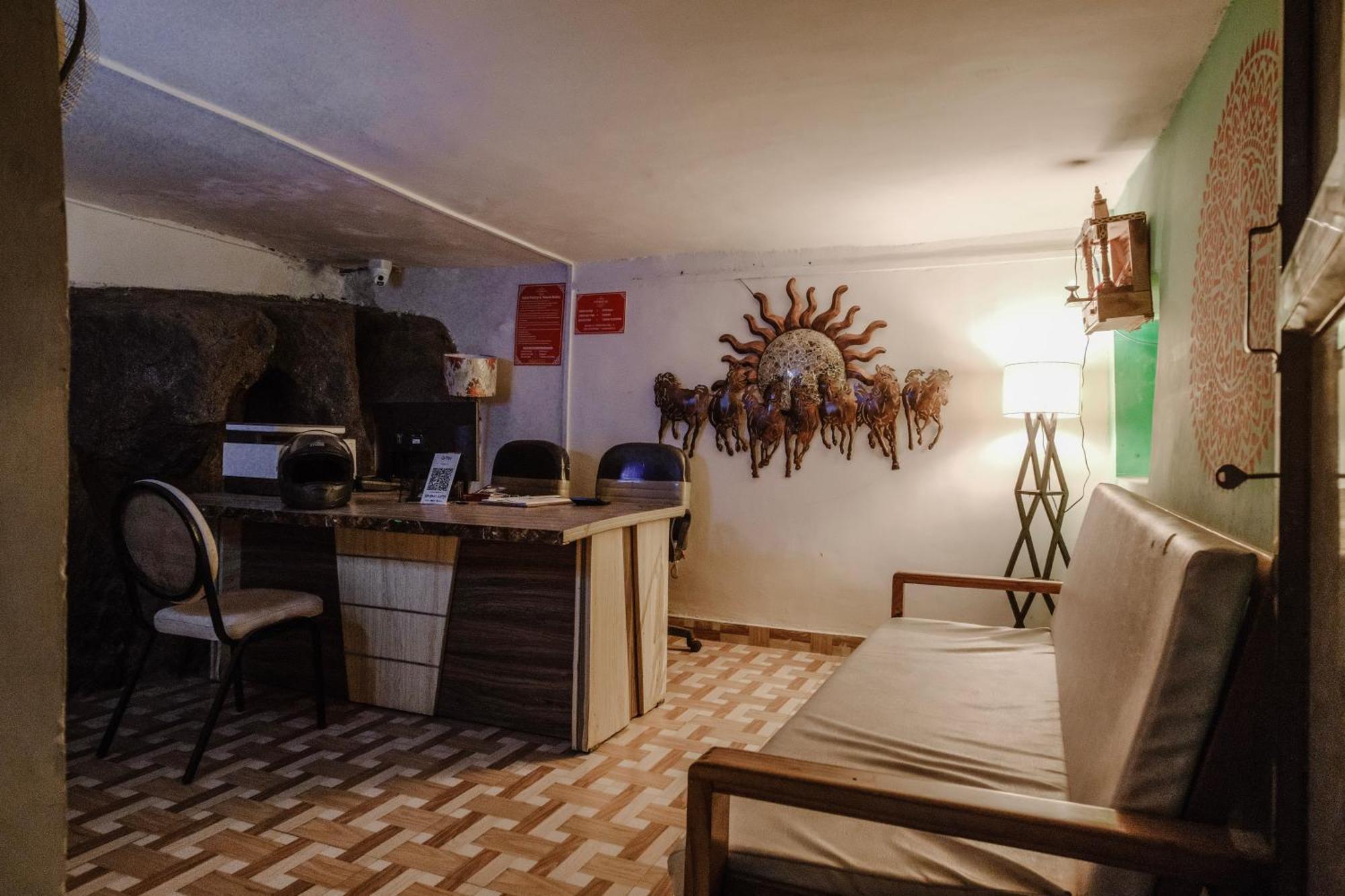 Rudraksha Inn Ābu Exteriör bild