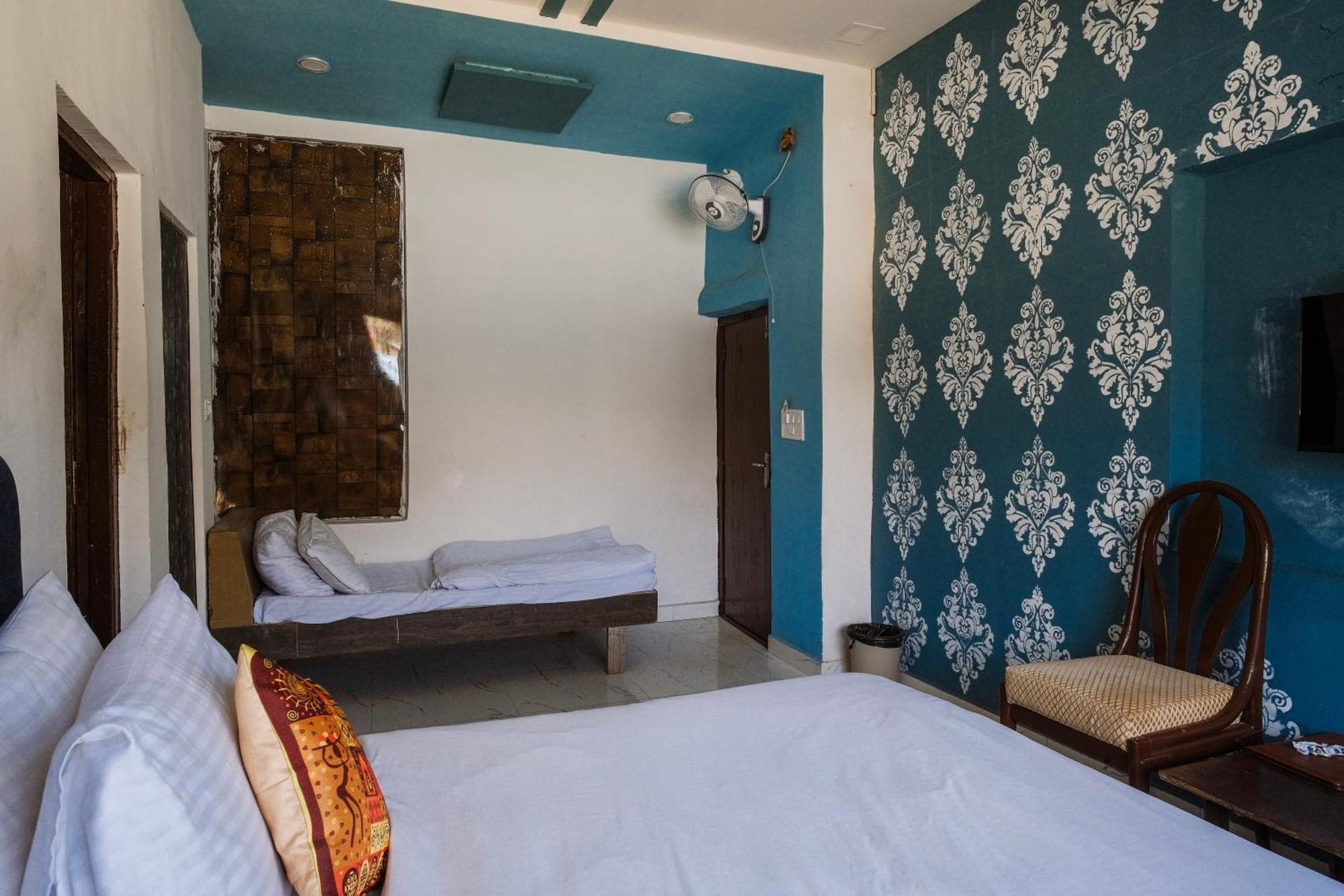 Rudraksha Inn Ābu Exteriör bild