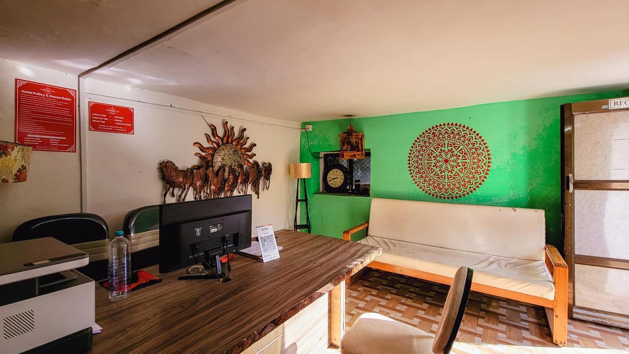 Rudraksha Inn Ābu Exteriör bild
