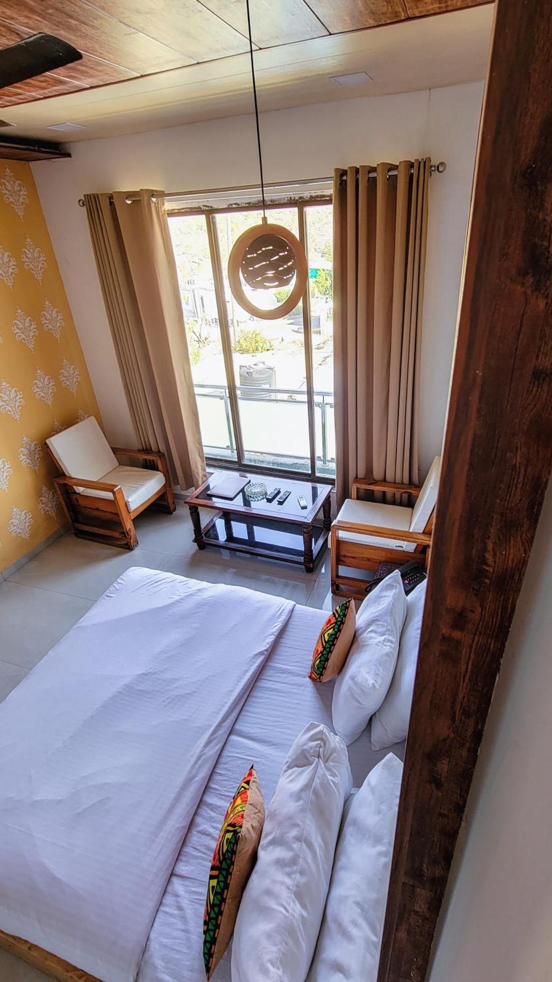 Rudraksha Inn Ābu Exteriör bild