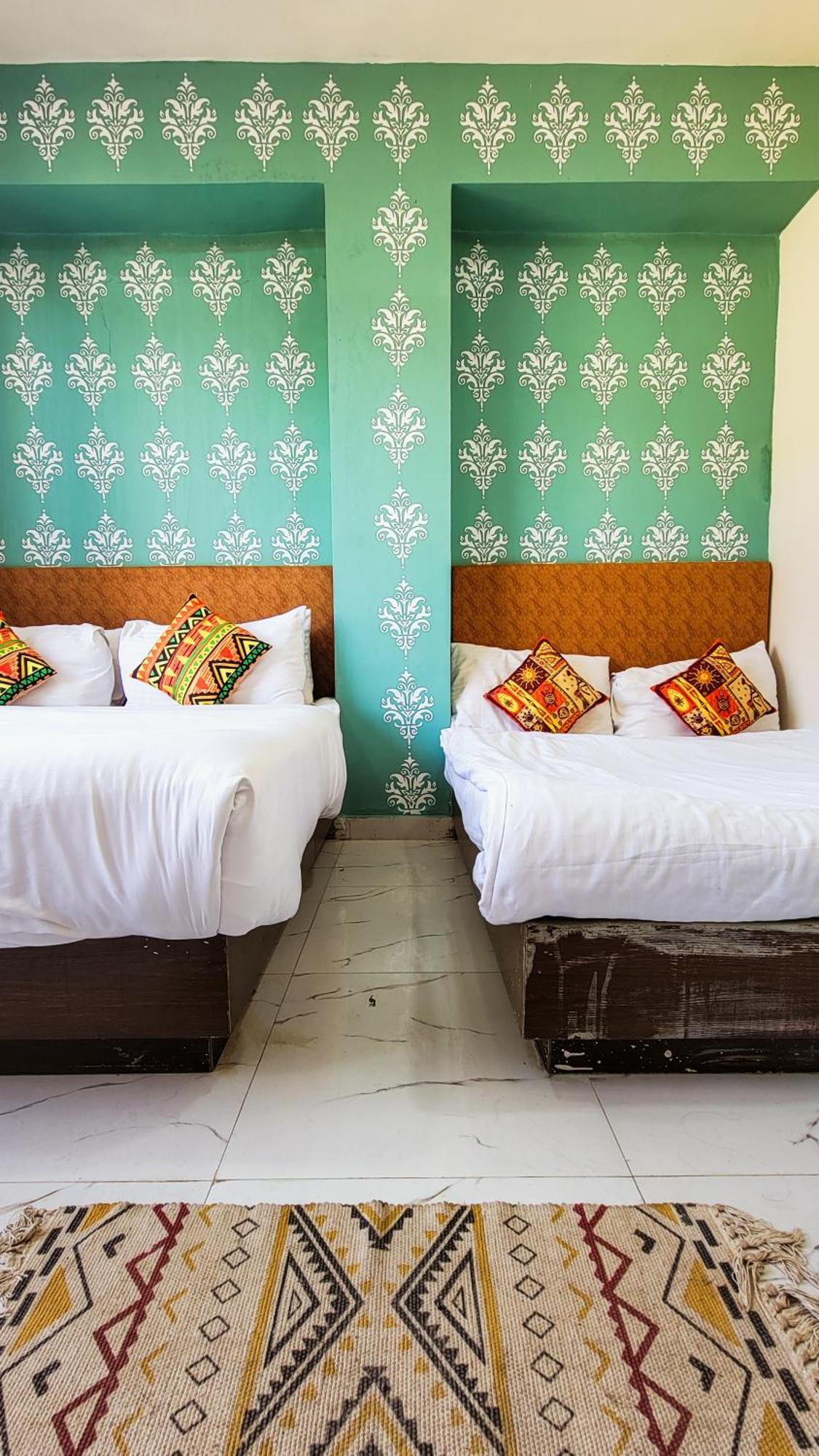 Rudraksha Inn Ābu Exteriör bild