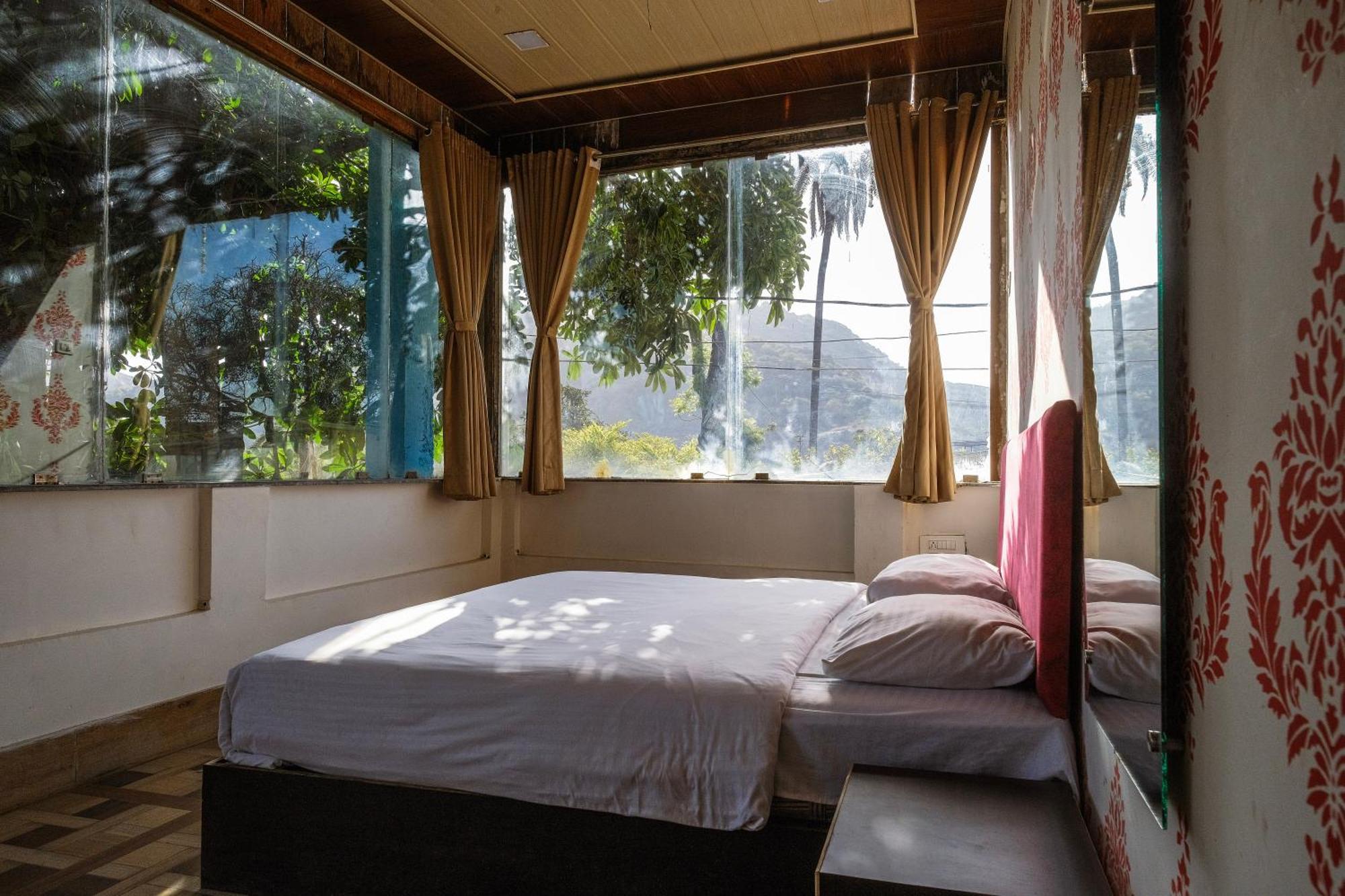 Rudraksha Inn Ābu Exteriör bild
