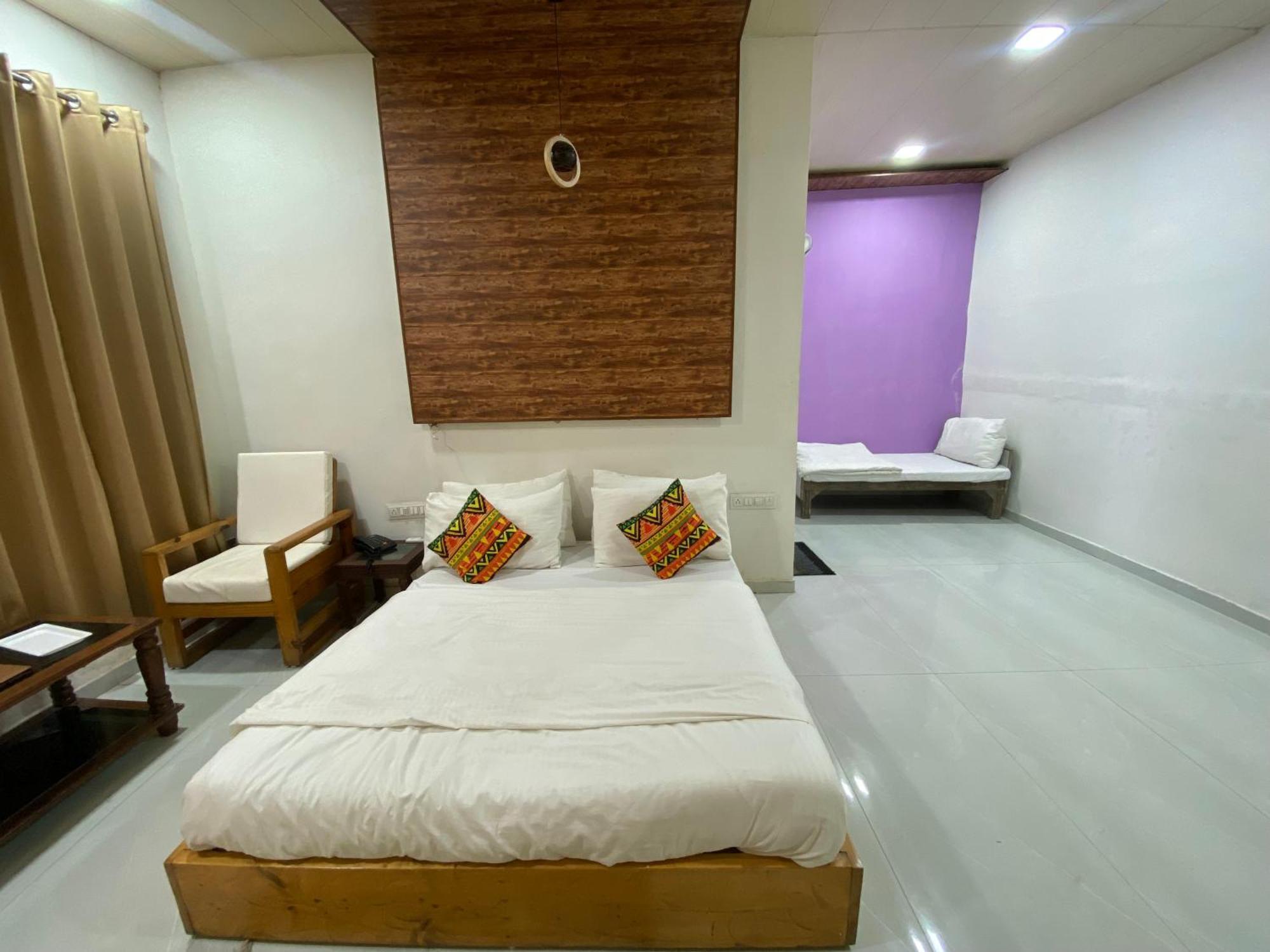Rudraksha Inn Ābu Exteriör bild