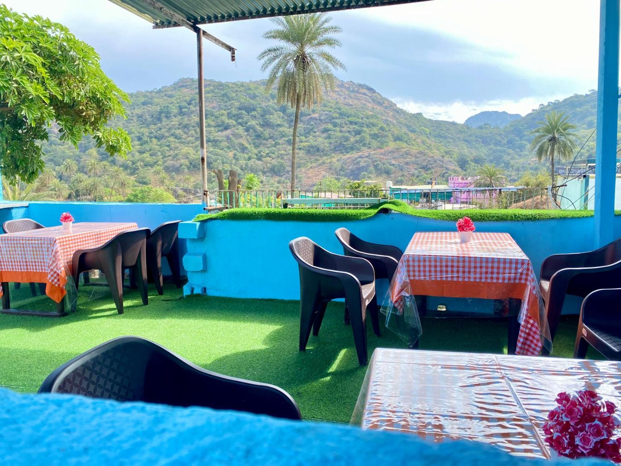 Rudraksha Inn Ābu Exteriör bild