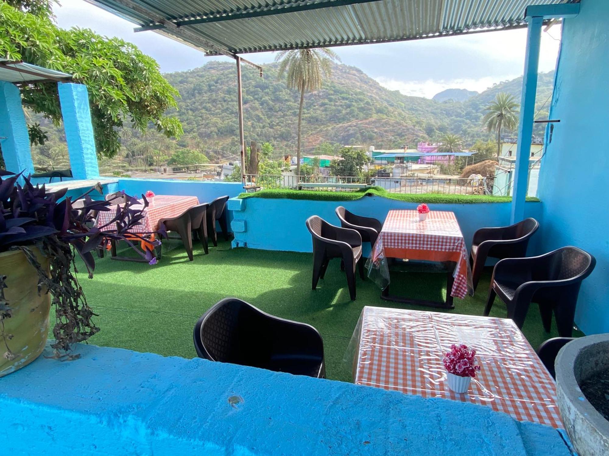 Rudraksha Inn Ābu Exteriör bild