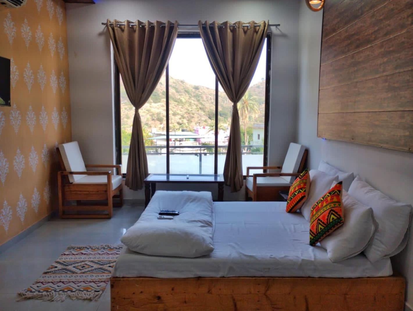 Rudraksha Inn Ābu Exteriör bild